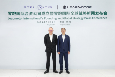 Carlos Tavares a zakladatel i CEO Leapmotor Jiangming Zhu