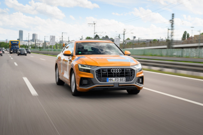 Bosch - autonomní řízení - Audi Q8 na dálnici