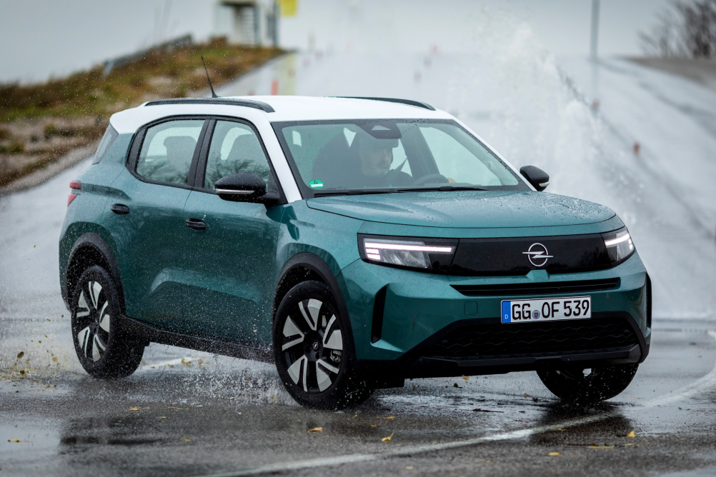 Opel Frontera se představuje