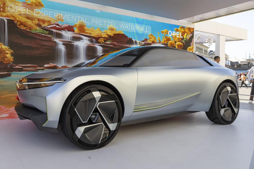 Opel ustupuje od svého plánu s elektromobily